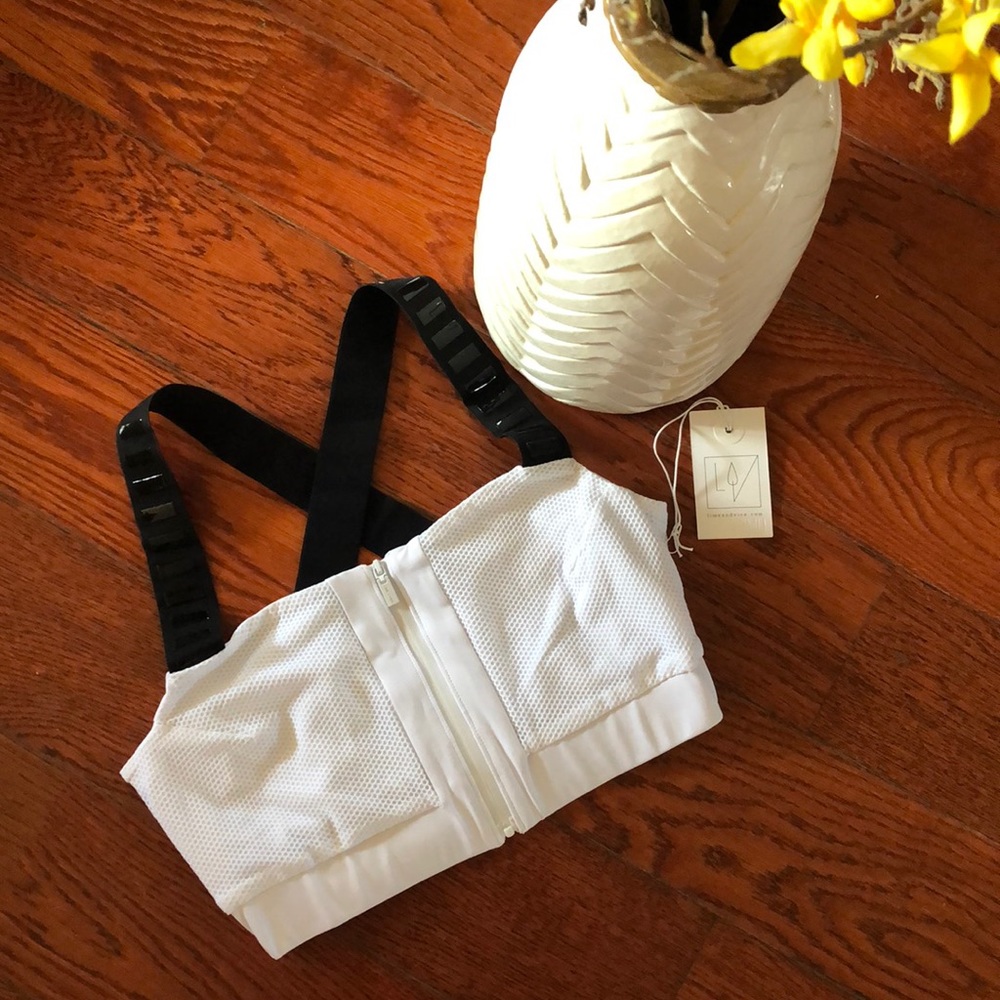 Lime & Vine Kathleen criss-cross sports bra